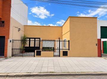 PH · 1m² · 3 Ambientes · 2 Cocheras · PH Tipo Casa Al Frente con Cochera Pasante y Patio