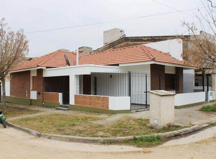 Casa · 1m² · 5 Ambientes · 1 Cochera