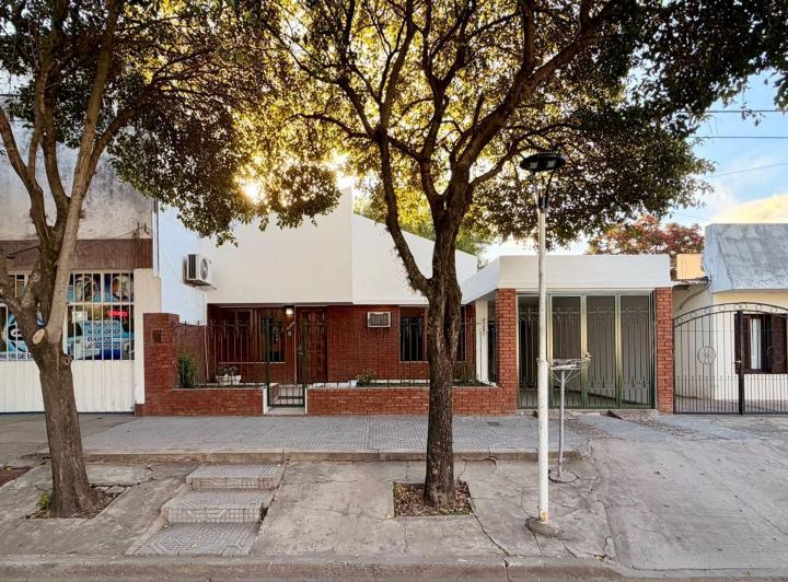 Casa · 83m² · 4 Ambientes · 1 Cochera