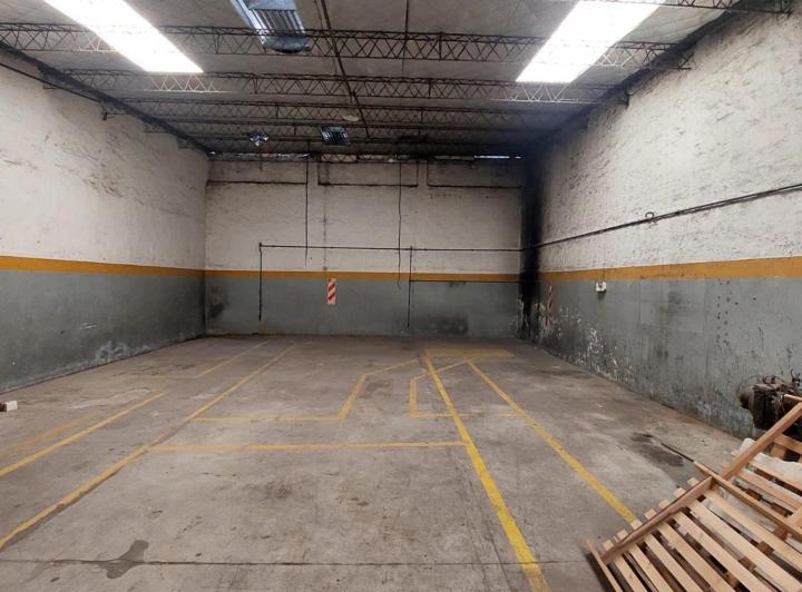 Bodega-Galpón · 400m² · 4 Ambientes