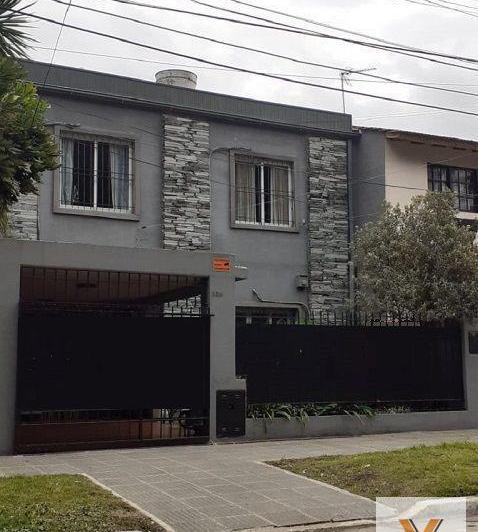 Casa · 199m² · 6 Ambientes · 1 Cochera