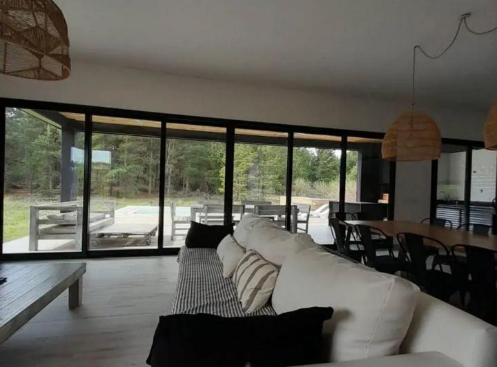Casa · 180m² · 5 Ambientes · 2 Cocheras