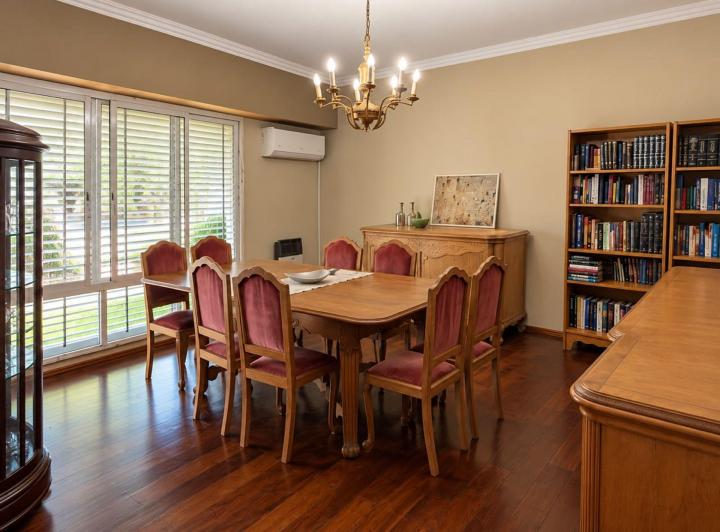 Casa · 179m² · 5 Ambientes · 2 Cocheras