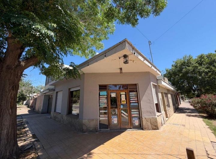 Casa · 229m² · 6 Ambientes · 1 Cochera