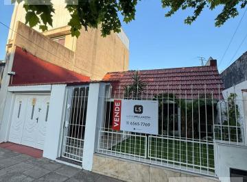 Casa · 200m² · 4 Ambientes · 1 Cochera · Casa Lote Propio con Garage Patios y Terraza en Villa Lynch!