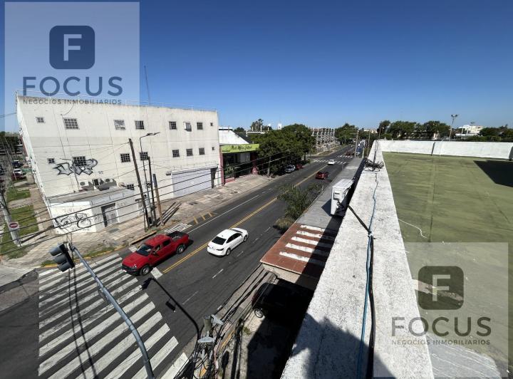 Local comercial · 1100m² · 10 Ambientes · 6 Cocheras