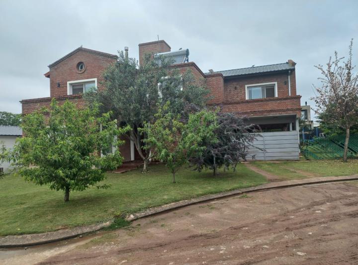 Casa · 320m² · 7 Ambientes · 2 Cocheras