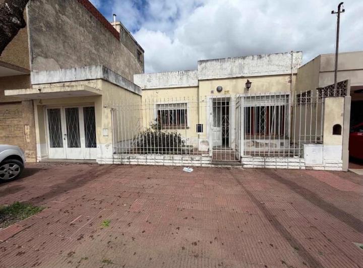 Casa · 95m² · 2 Dormitorios · 2 Cocheras