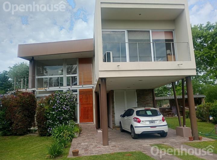 Casa · 180m² · 5 Ambientes · 3 Cocheras