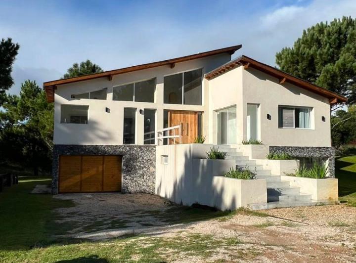 Casa · 280m² · 6 Ambientes · 1 Cochera