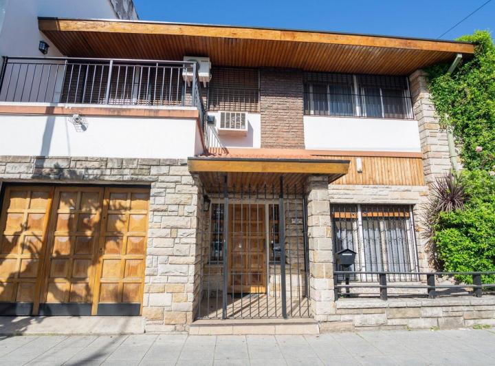 Casa · 231m² · 7 Ambientes · 1 Cochera