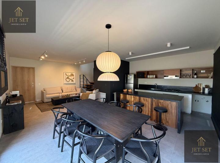 Casa · 160m² · 5 Ambientes · 2 Cocheras