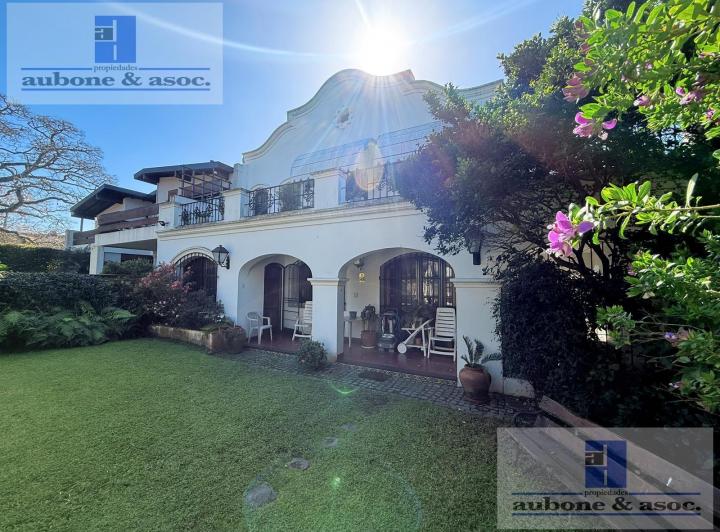 Casa · 432m² · 5 Ambientes · 4 Cocheras