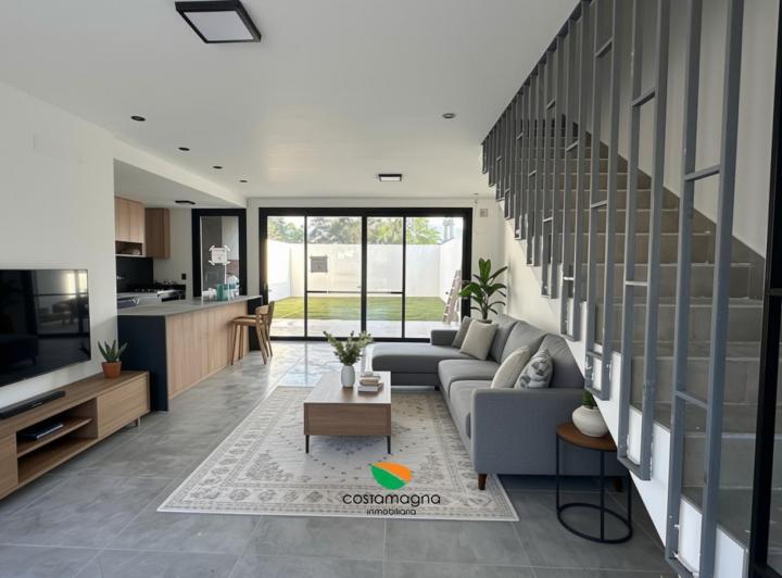 Casa · 164m² · 4 Ambientes · 2 Cocheras