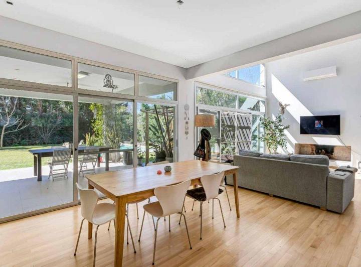 Casa · 222m² · 5 Ambientes · 1 Cochera