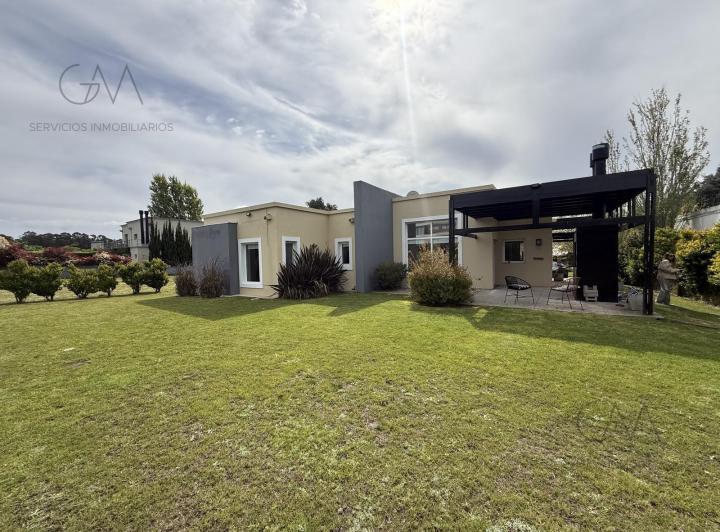 Casa · 175m² · 4 Ambientes · 1 Cochera
