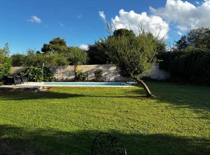 Casa · 250m² · 10 Ambientes · 2 Cocheras