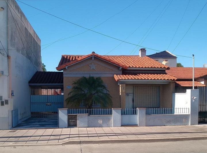 Casa · 208m² · 7 Ambientes · 2 Cocheras