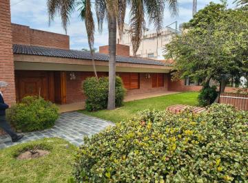 Casa · 490m² · 13 Ambientes · 4 Cocheras · Casa en Cerro de Las Rosas