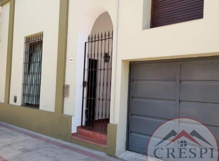 Casa · 240m² · 5 Ambientes · 1 Cochera