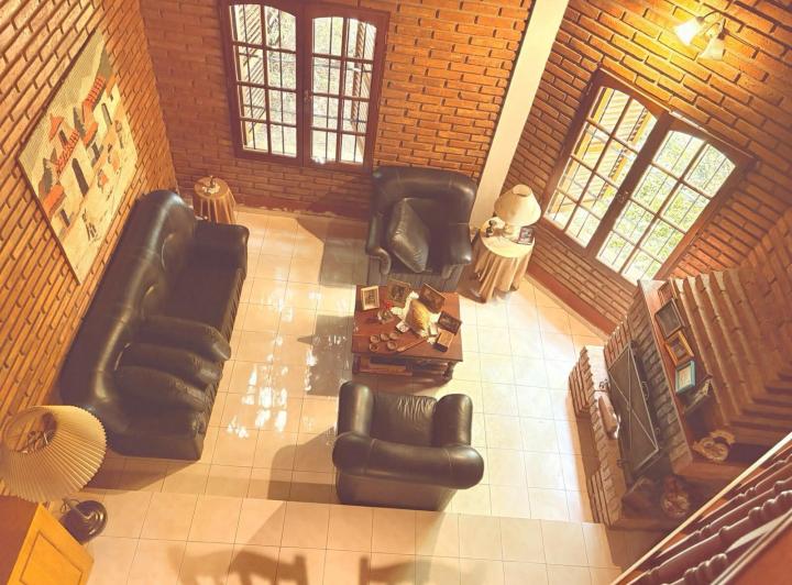 Casa · 300m² · 2 Ambientes · 2 Cocheras