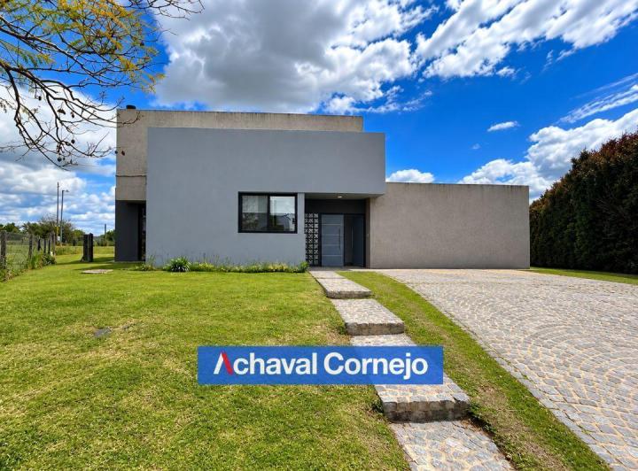 Casa · 790m² · 5 Ambientes · 4 Cocheras