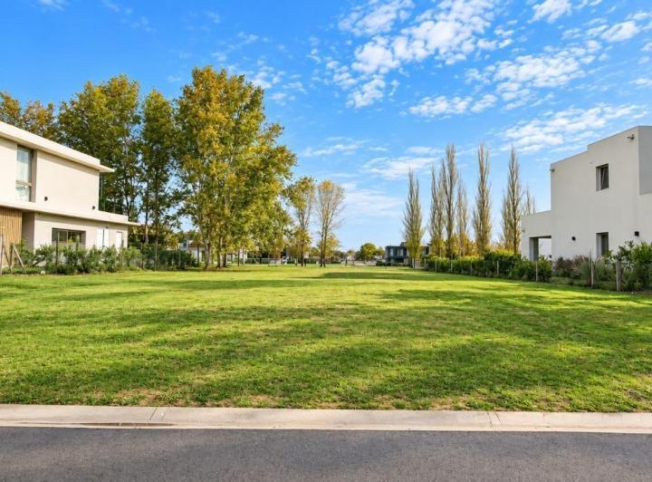 Terreno · 616m²