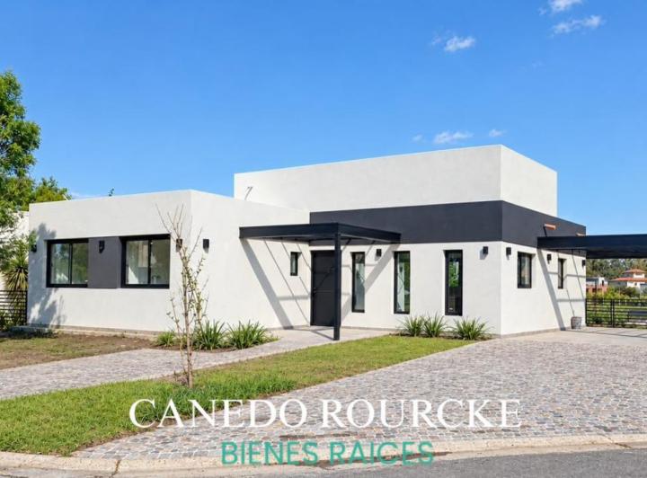 Casa · 134m² · 5 Ambientes · 2 Cocheras