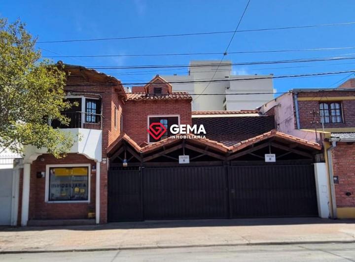 Casa · 310m² · 12 Ambientes · 2 Cocheras