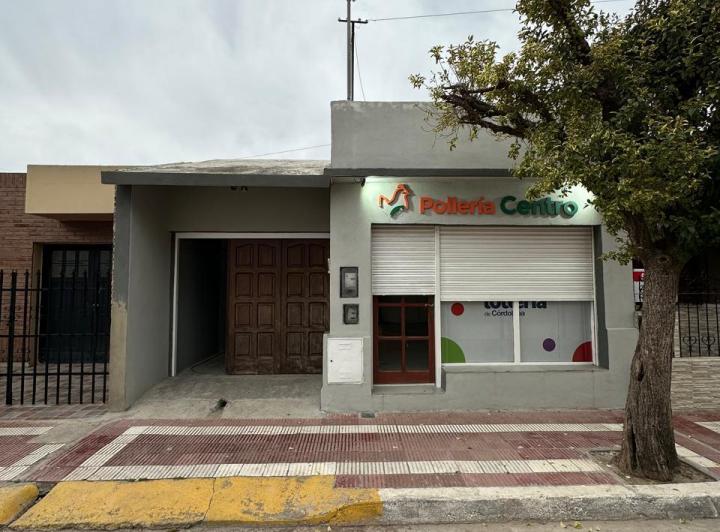 Casa · 330m² · 6 Dormitorios · 1 Cochera