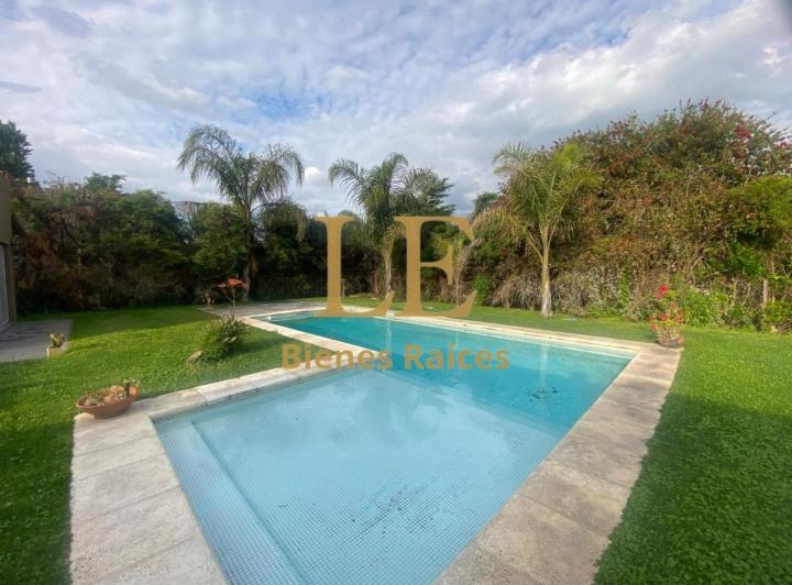 Casa · 316m² · 5 Ambientes · 4 Cocheras