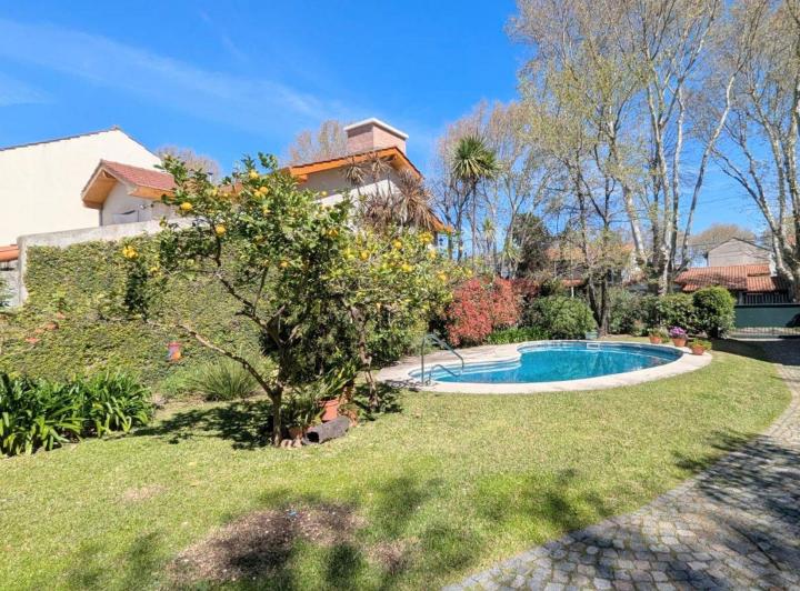 Casa · 79m² · 2 Ambientes · 2 Cocheras
