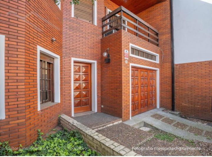 Casa · 300m² · 5 Ambientes · 2 Cocheras
