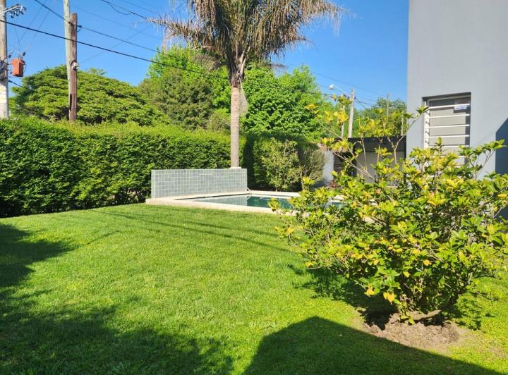 Casa · 247m² · 7 Ambientes · 3 Cocheras