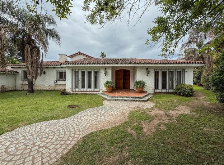Casa · 850m² · 9 Ambientes · 4 Cocheras