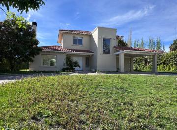 Casa de 7 ambientes, Luján de Cuyo · Casa en Alquiler en La Vacherie Country Golf