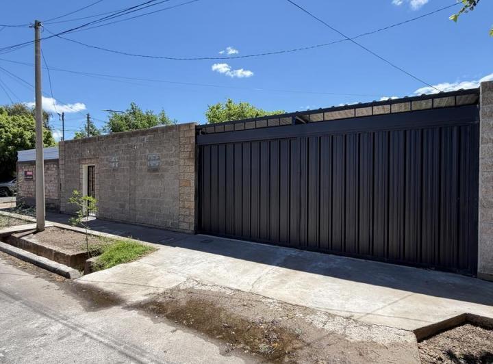 Casa · 103m² · 4 Ambientes · 2 Cocheras