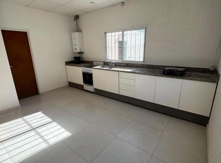 Casa · 65m² · 4 Ambientes · 1 Cochera