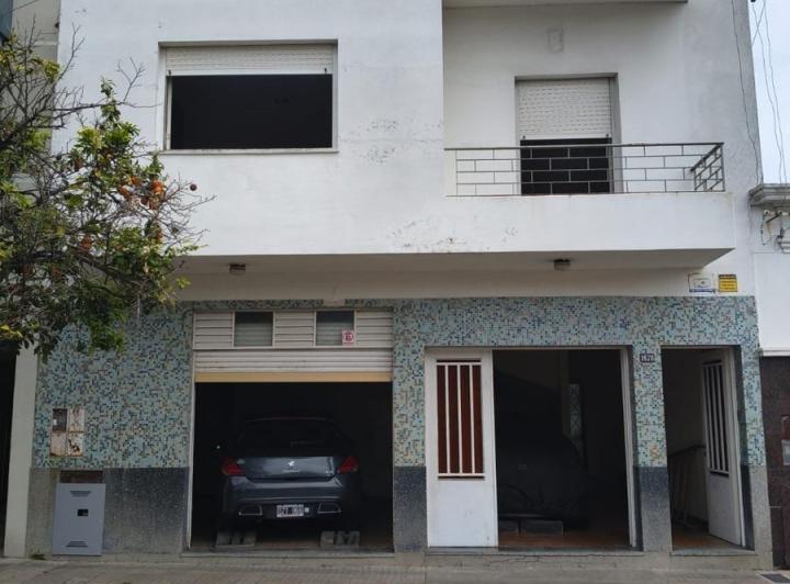 Casa · 180m² · 6 Ambientes · 2 Cocheras