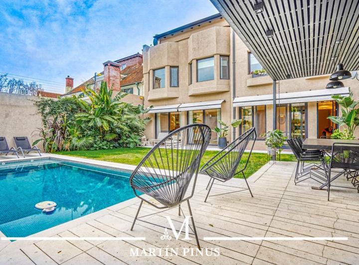 Casa · 755m² · 6 Ambientes · 2 Cocheras