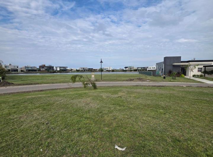 Terreno · 977m²
