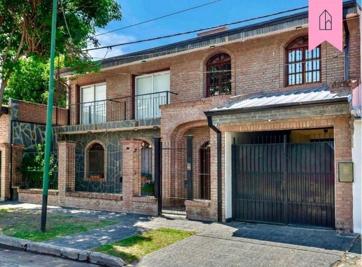 Casa · 800m² · 10 Ambientes · 2 Cocheras