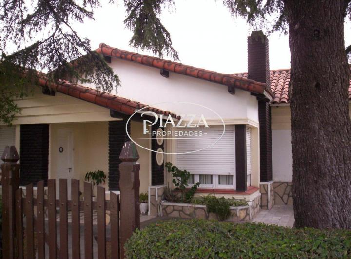 Casa · 190m² · 5 Ambientes · 1 Cochera