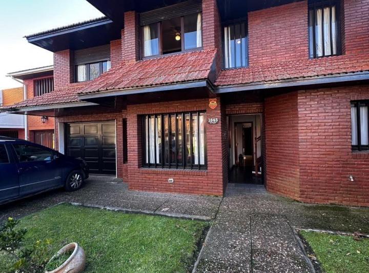 Casa · 202m² · 5 Ambientes · 1 Cochera