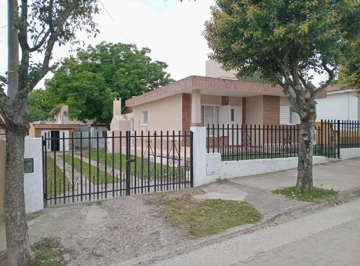 Casa · 121m² · 5 Ambientes · 1 Cochera