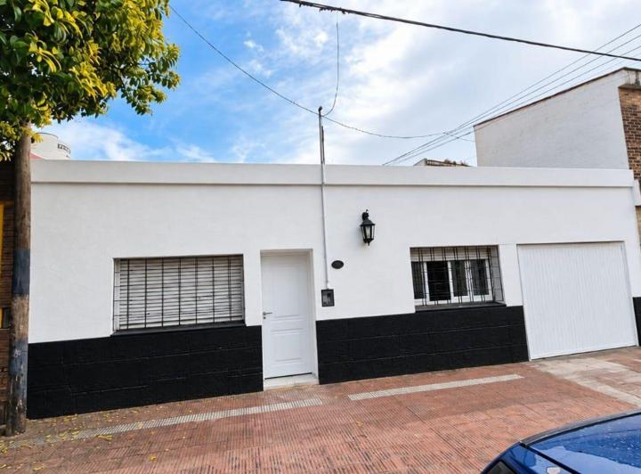 Casa · 74m² · 6 Ambientes · 2 Cocheras