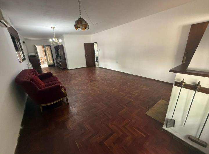 Casa · 220m² · 7 Ambientes · 1 Cochera