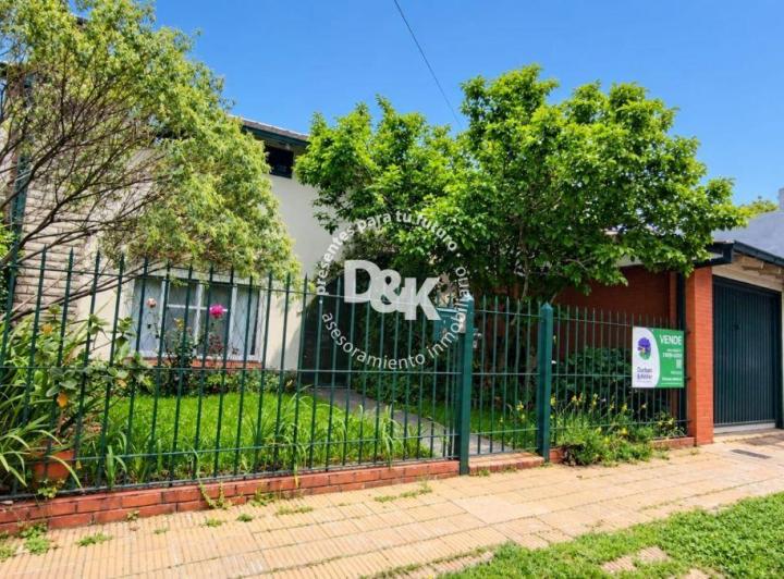Casa · 158m² · 5 Ambientes · 2 Cocheras