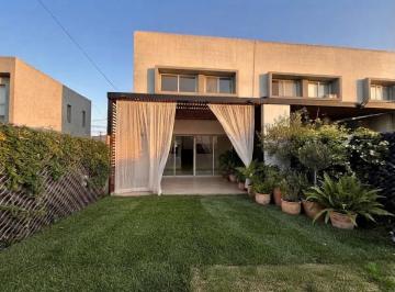 Casa · 89m² · 4 Ambientes · 1 Cochera · Duplex en Venta 2 Dorm. City Bell 458 E/ 28 y 28 Bis