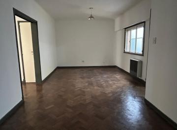Departamento · 66m² · 3 Ambientes · Departamento en Venta de 2 Dorm. en 57 Entre 18/19 - La Plata - 2 Piso por Escalera